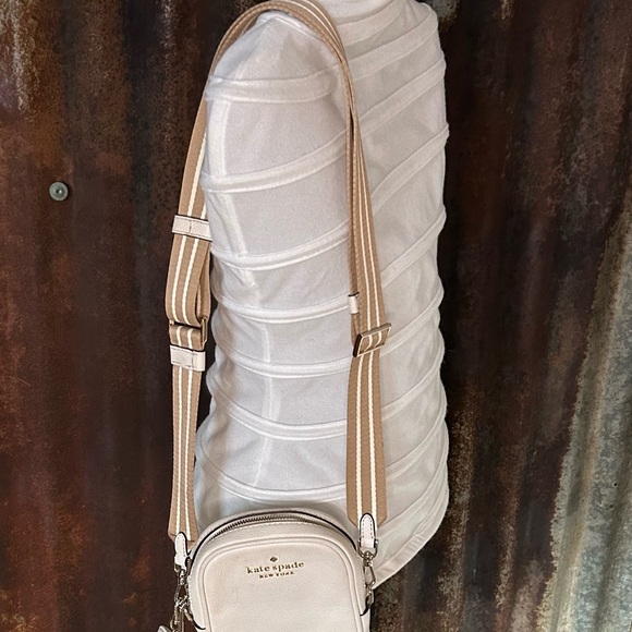 NWOT-Kate Spade New York Cream Crossbody Bag with Striped Strap & Mini Pouch - Picture 3 of 9